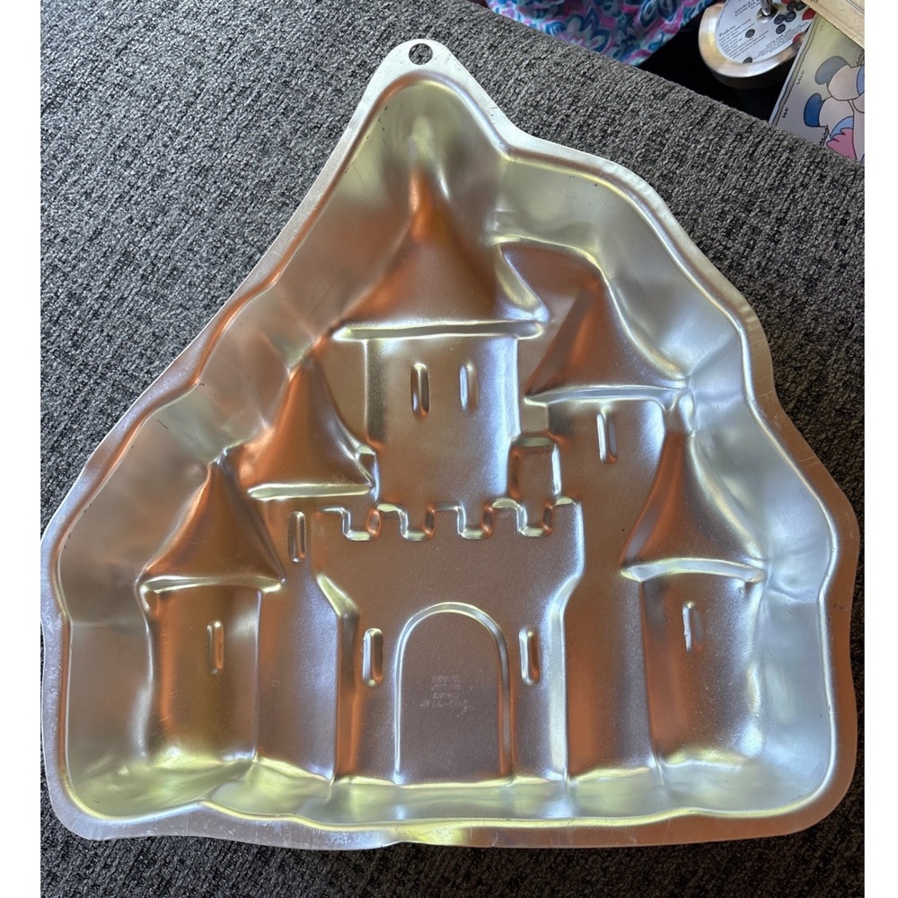 Wilton Enchanted Castle Cake Pan 1998 Vintage Aluminum 2105-2031 Princess Party